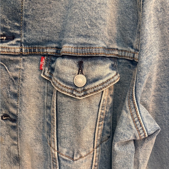 Levi's Classic Blue Denim Trucker Jacket - Picture 6 of 13